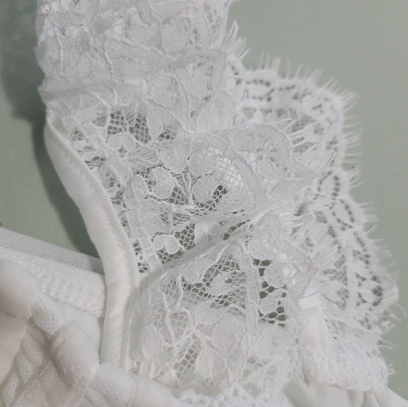 SHEIN MOD Plus Contrast Lace Ruched Bustier Top - White, Size 0XL - Picture 10 of 10